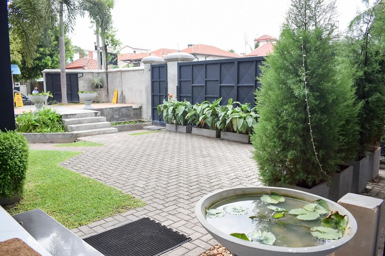 Yoho Adnives Road Hotel Negombo