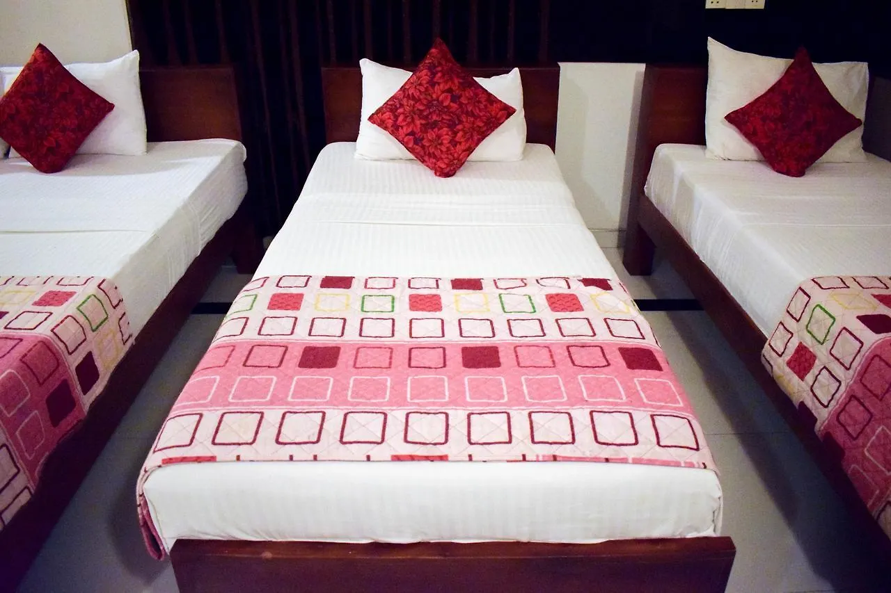 Yoho Adnives Road Hotel Negombo 3*,  Sri Lanka
