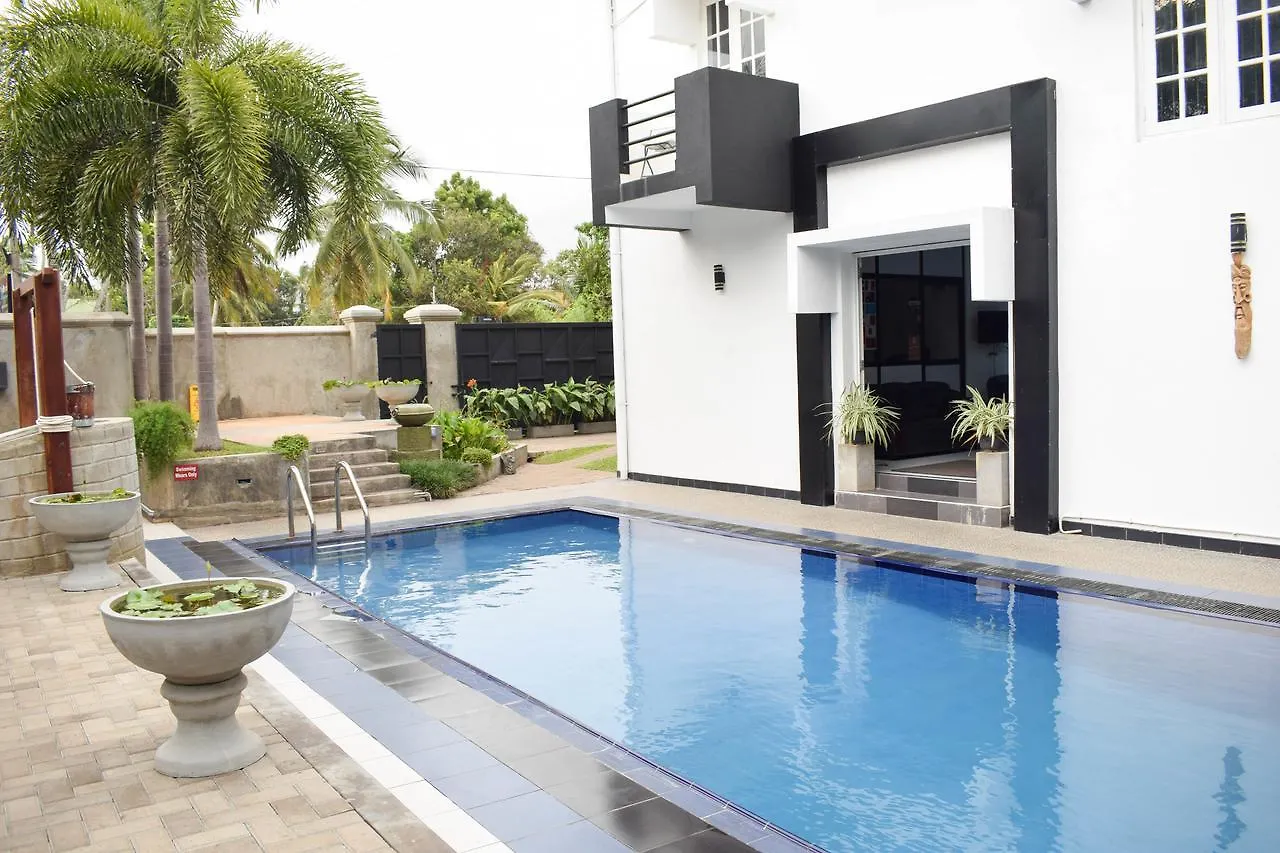 Yoho Adnives Road Hotel Negombo