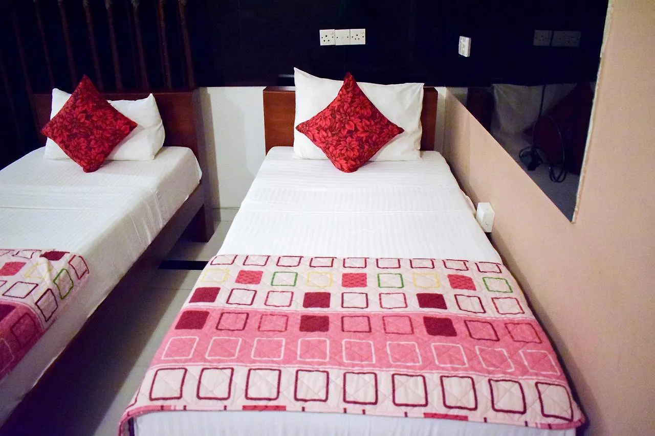 Yoho Adnives Road Hotel Negombo 3*,